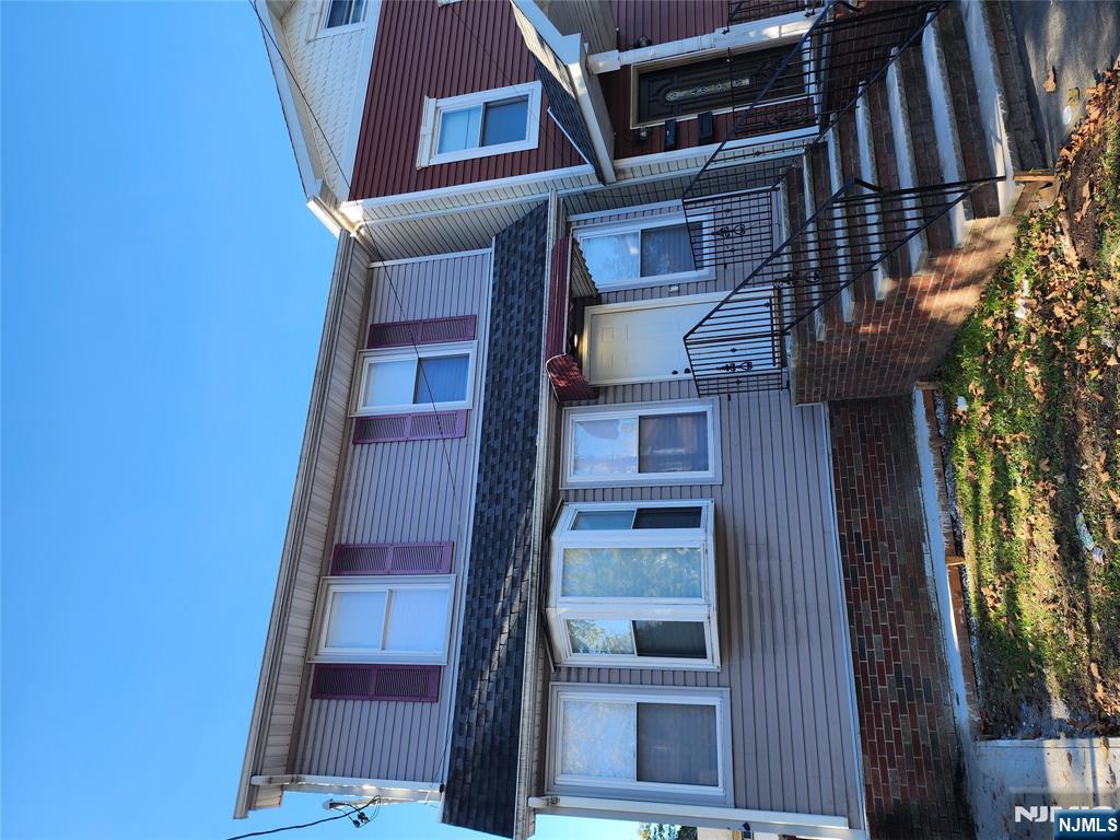 858 Lyons Avenue - Photo 1