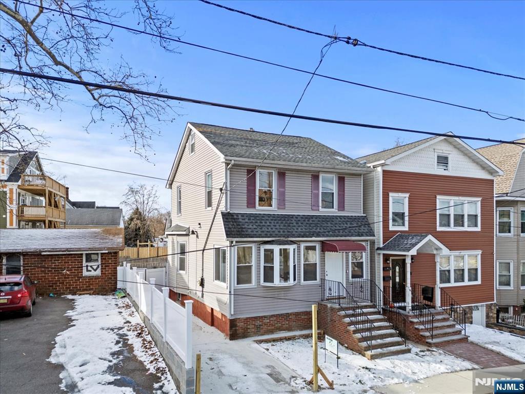 858 Lyons Avenue - Photo 3