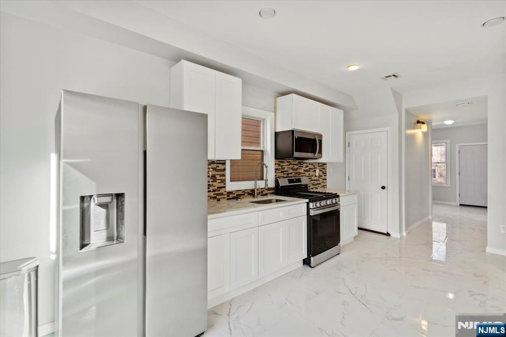 858 Lyons Avenue - Photo 5