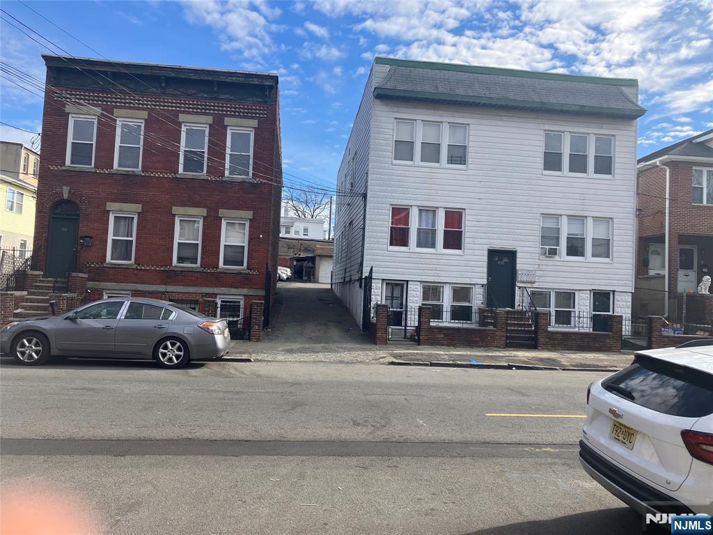 635-637 8th Street - Photo 1