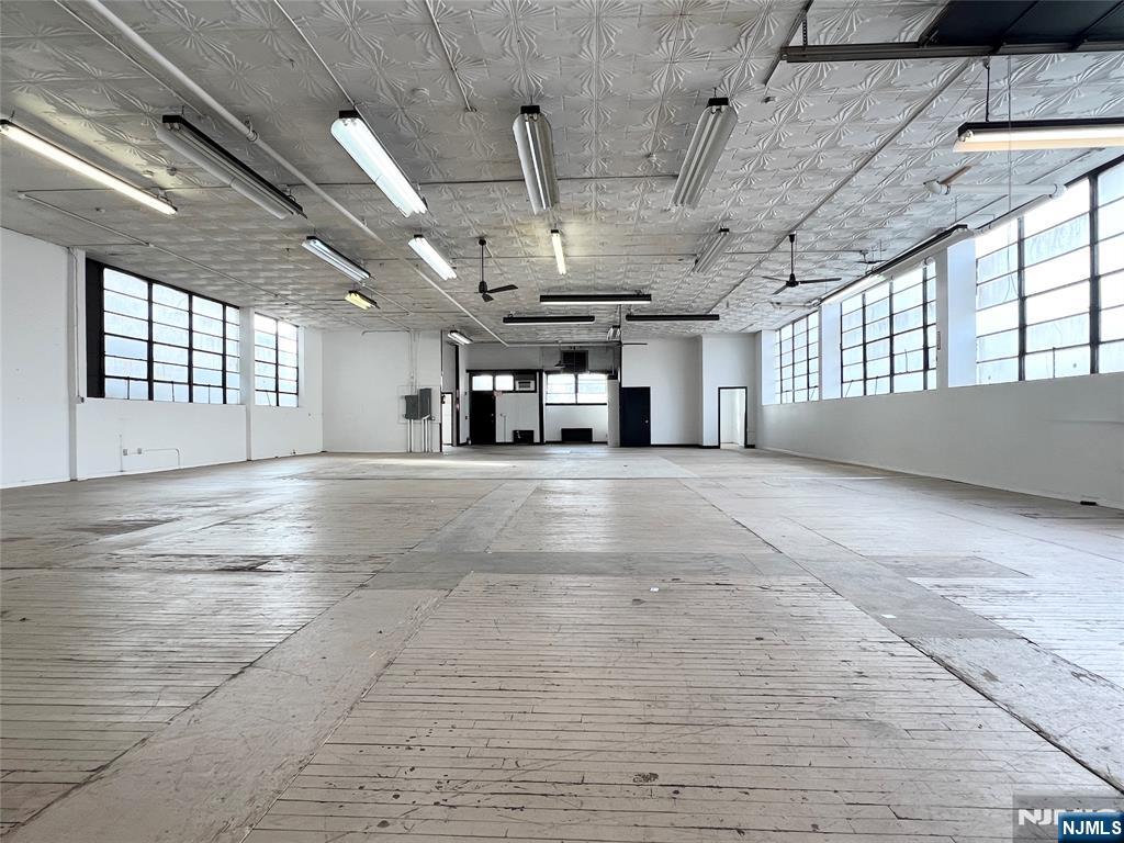 395 Henry Street - Photo 2