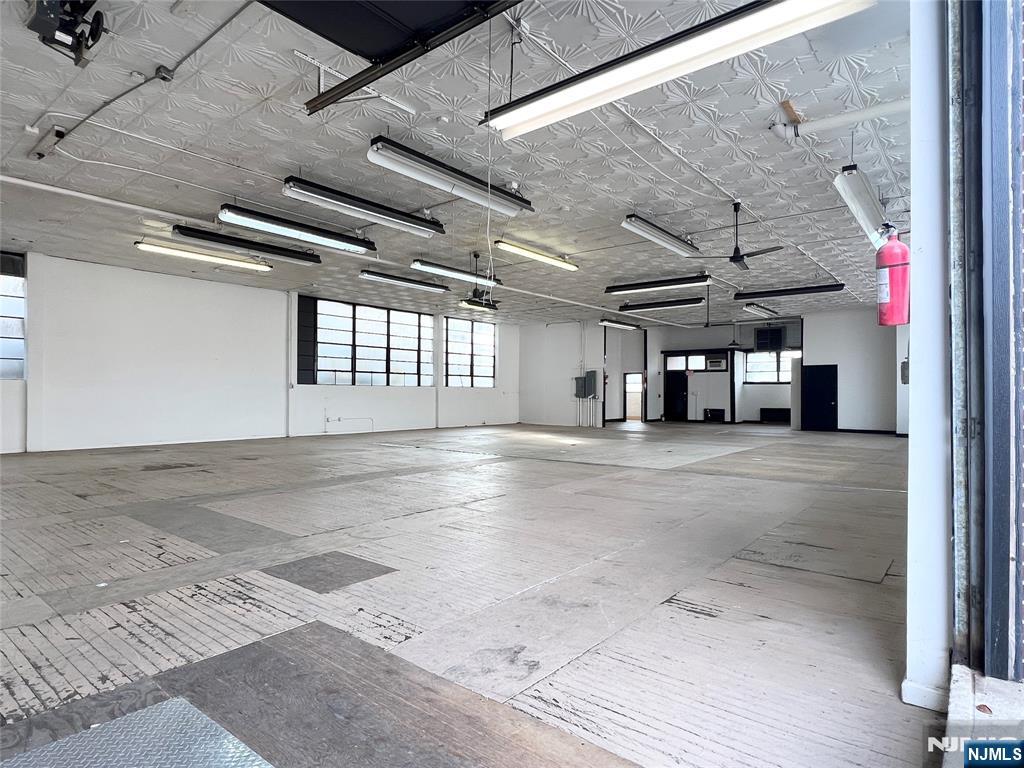 395 Henry Street - Photo 3