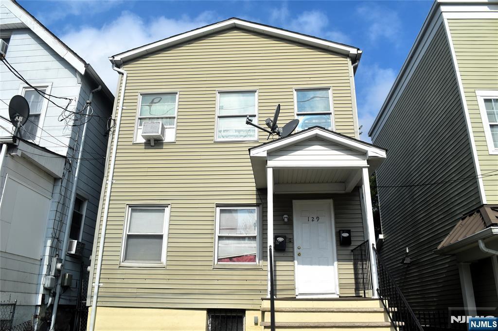 129 Central Place - Photo 1