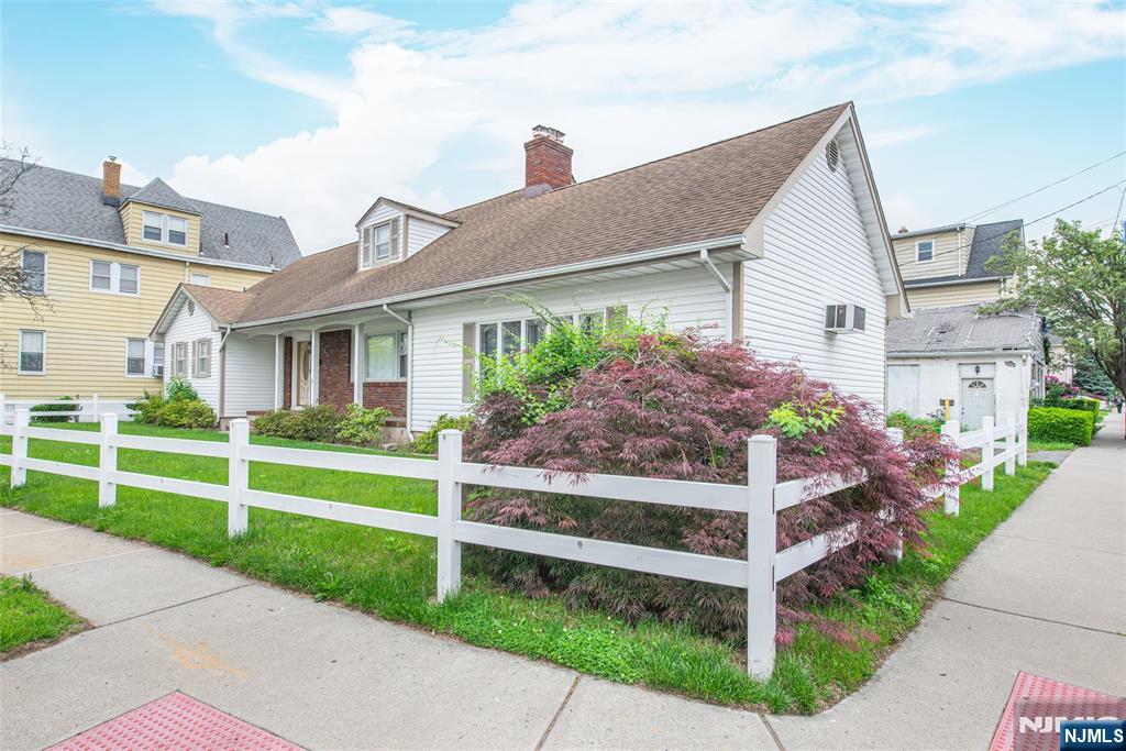 84 Locust Avenue - Photo 2