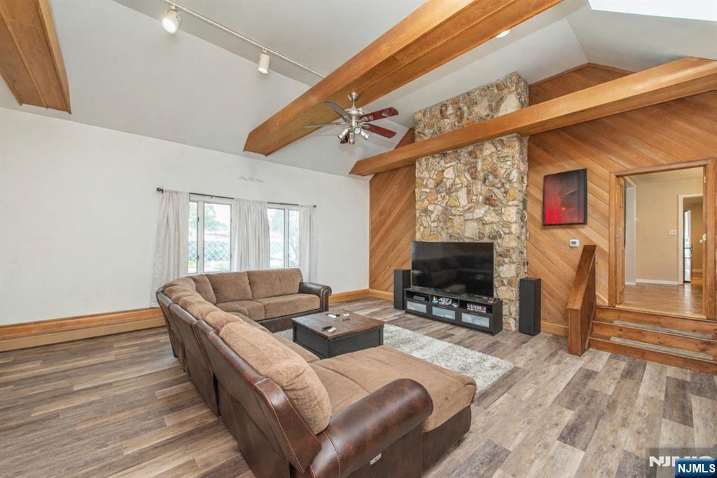 84 Locust Avenue - Photo 4