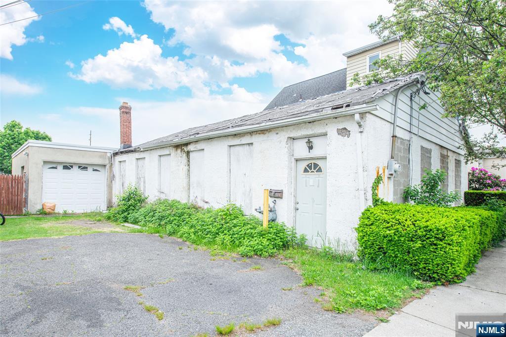 84 Locust Avenue