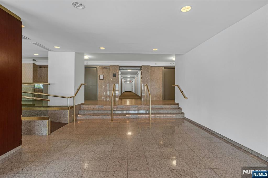 2185 Lemoine Avenue 2C - Photo 4