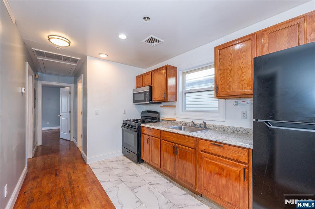 28 Highland Street - Photo 4