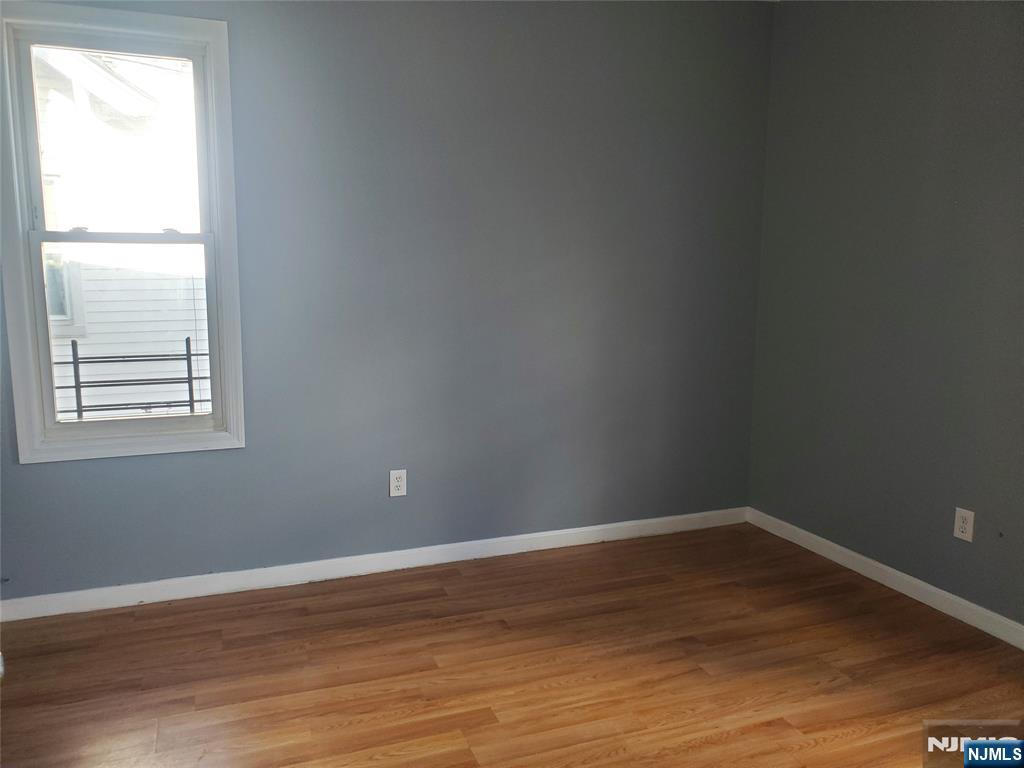 64 Schuyler Avenue 2 - Photo 3
