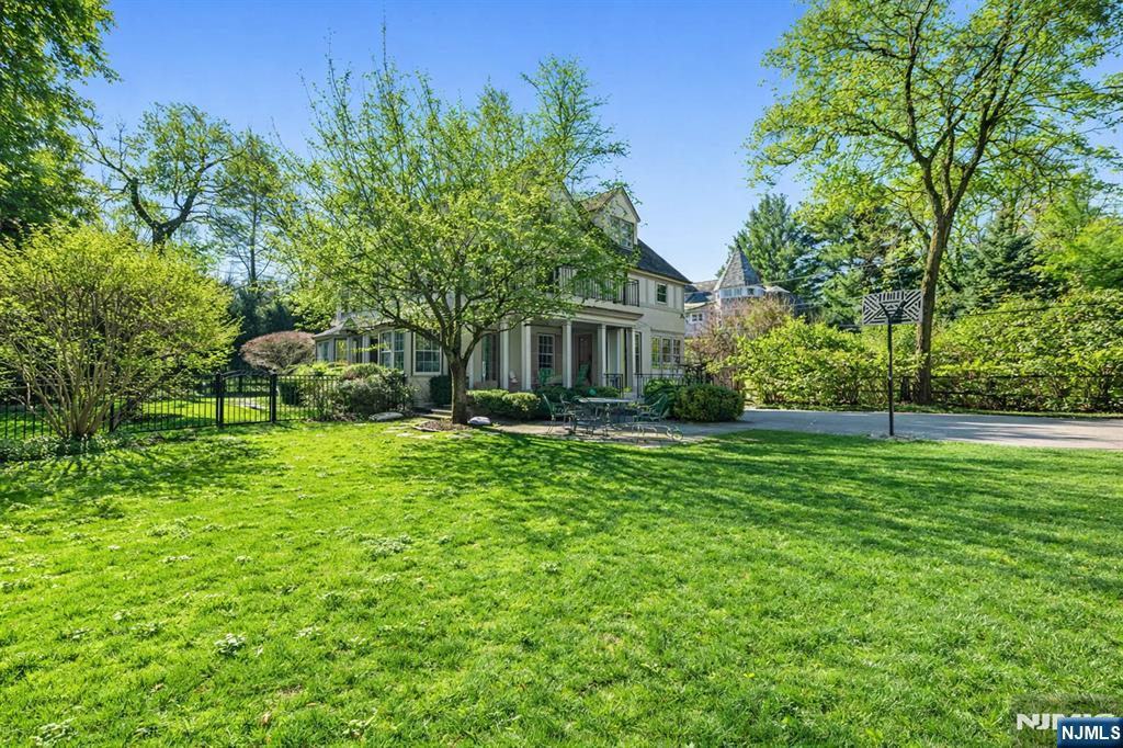 116 Lydecker Street - Photo 2