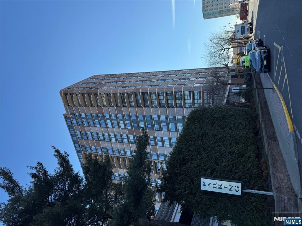 2000 Linwood Avenue, Fort Lee, NJ, 07024