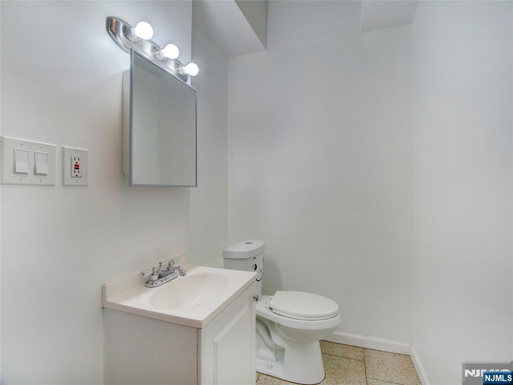 1011 Summit Avenue — photo 16