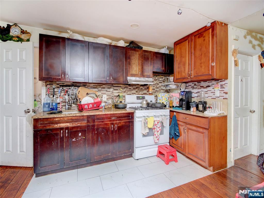 1011 Summit Avenue — photo 23