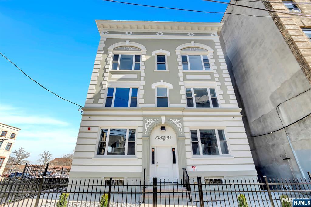 157 Clifton Avenue - Photo 1