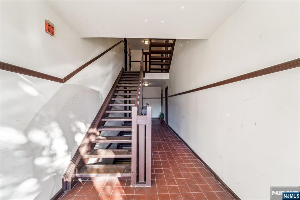 2007 Hawthorne Lane 2007 - Photo 5