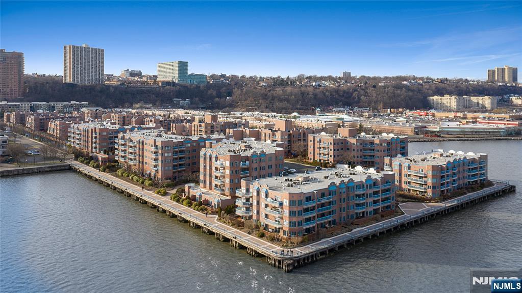 316 Ellery Ct #316, Edgewater, NJ 07020