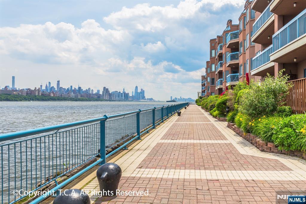 316 Ellery Ct #316, Edgewater, NJ 07020