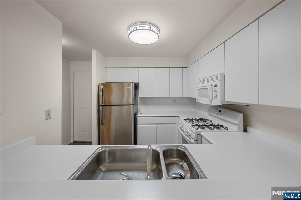 402 Chase Court 402 - Photo 5