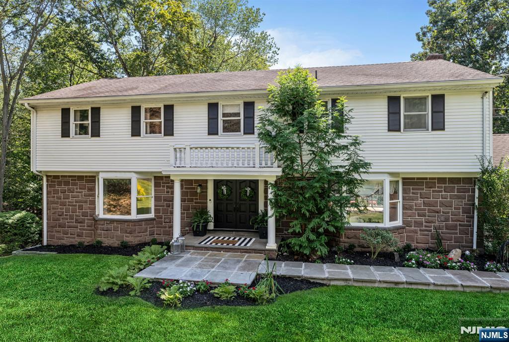 Homes for sale in Franklin Lakes, NJ | 910 Huron Rd, Franklin Lakes, NJ 07417 | MLS# 25043479