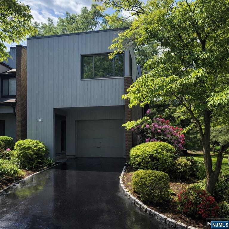 32 Linden Terrace, Leonia, NJ, 07605