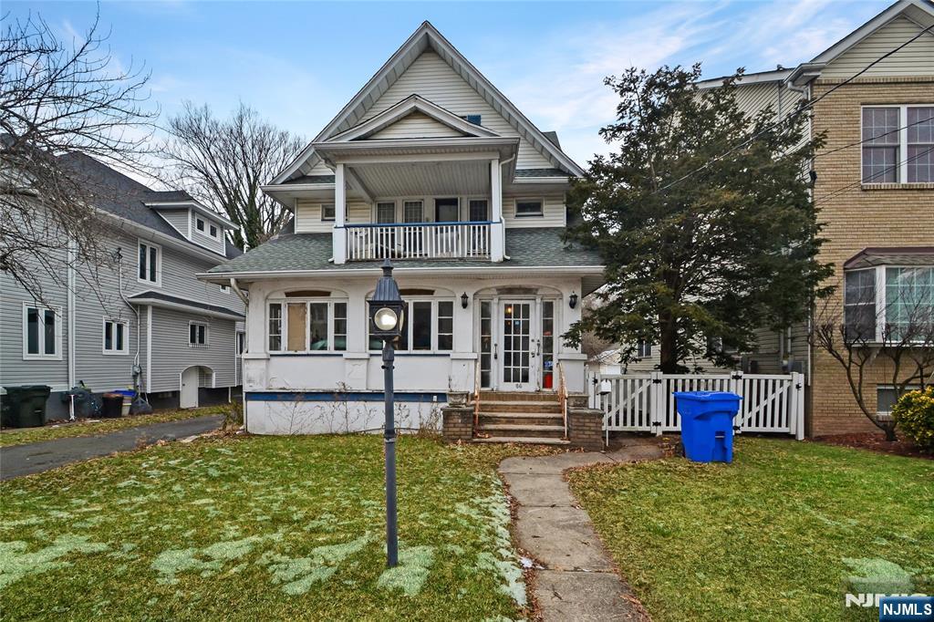 1008 E Grand St, Elizabeth City, NJ, 07201-2618