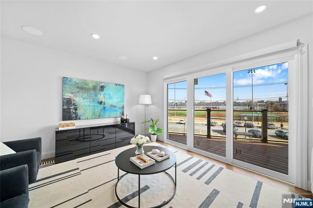 1110 River Road #102