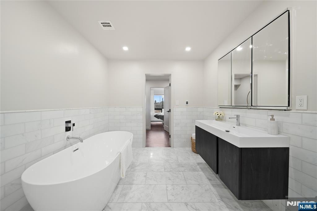 1110 River Road #102