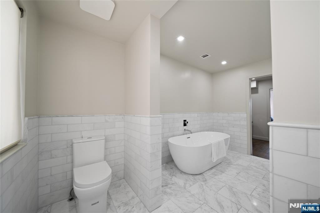 1110 River Road #102