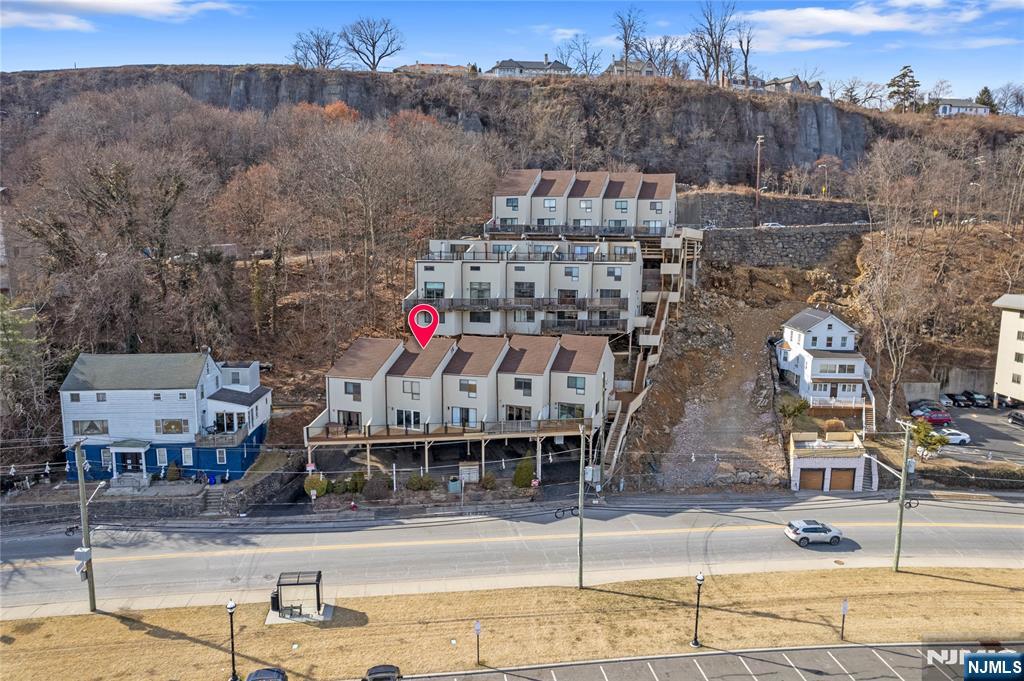 1110 River Road #102