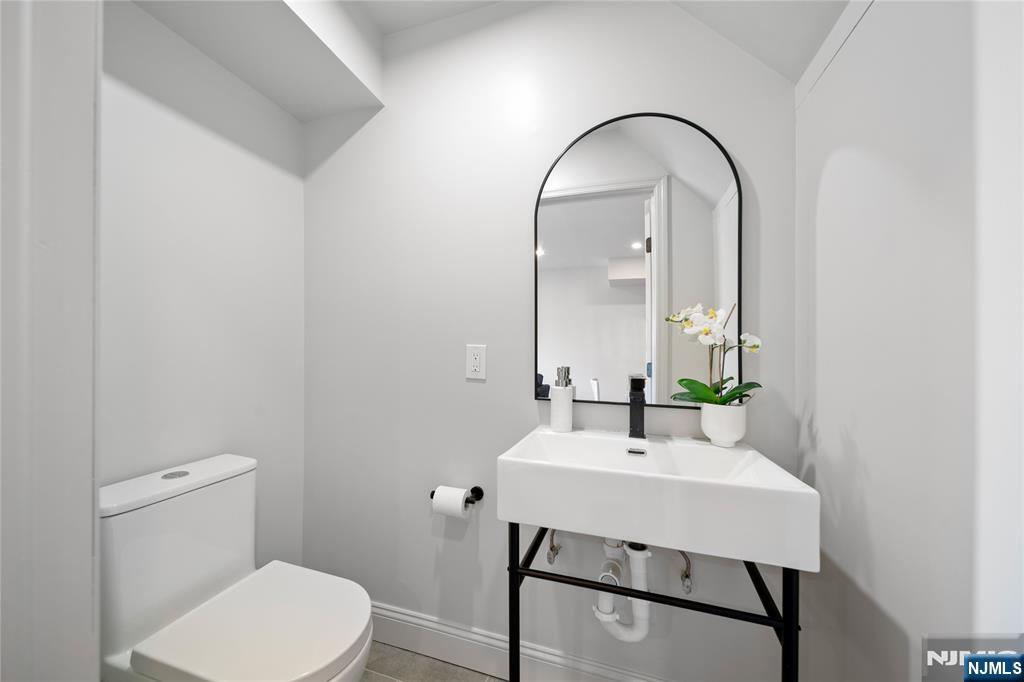 1110 River Road #102