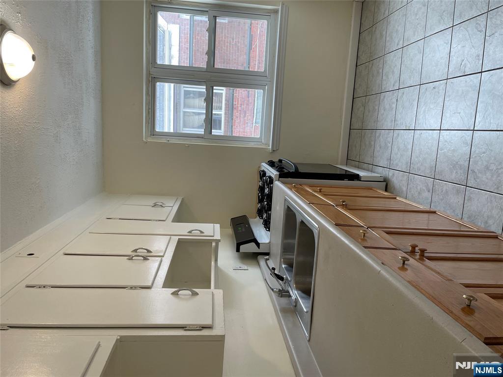 138 Midland Place 2 - Photo 5