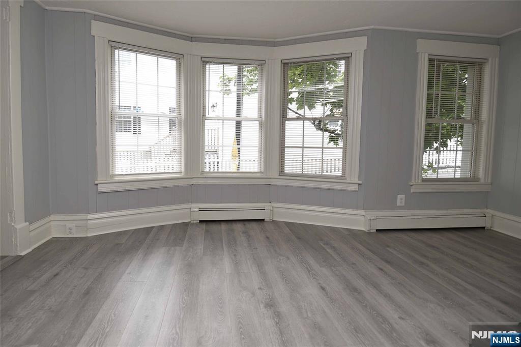 LIGHT & BRIGHT DINING ROOM