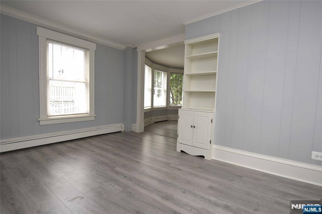 LIVING ROOM/BUILT-SHELVES