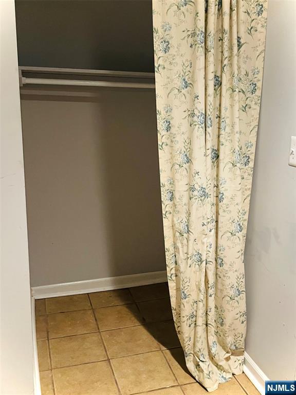 STUDIO APT. ENTRANCE/LG CLOSET