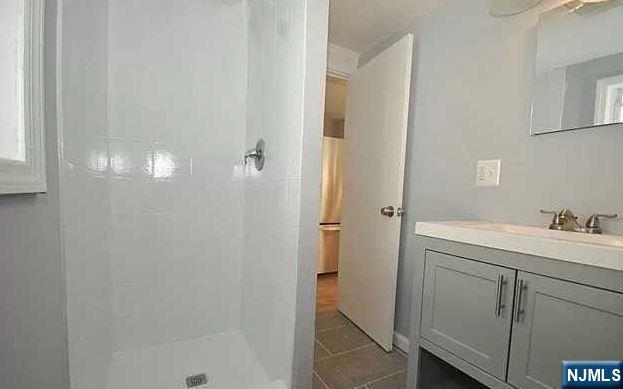 RENOVATED BATH/SS