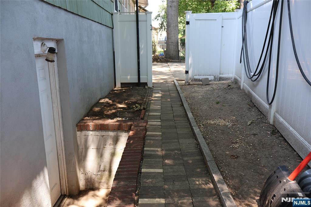 1032 Glen Road