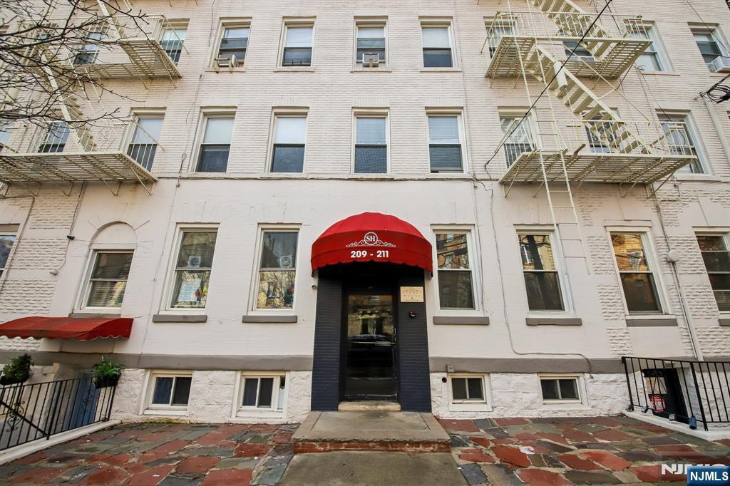 209-211 48th Street D3/403 - Photo 2