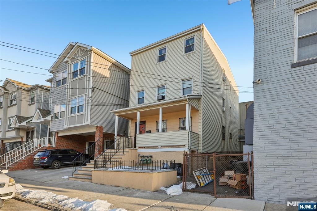 48 Atlantic Street - Photo 1