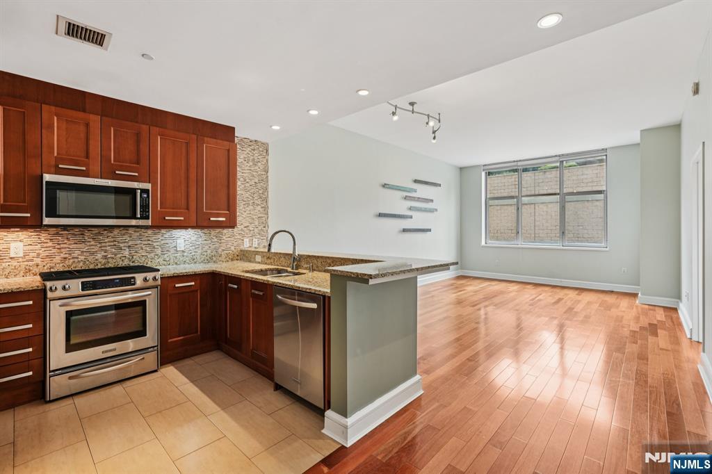 8100 River Road UNIT 210, North Bergen, NJ, 07047