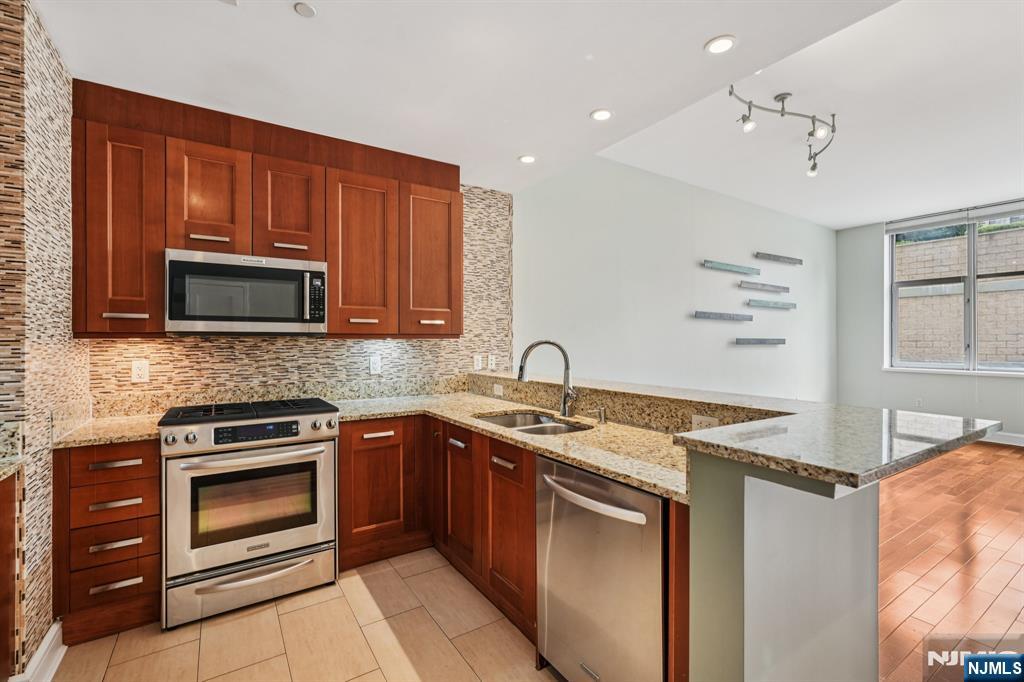 8100 River Road UNIT 210, North Bergen, NJ, 07047