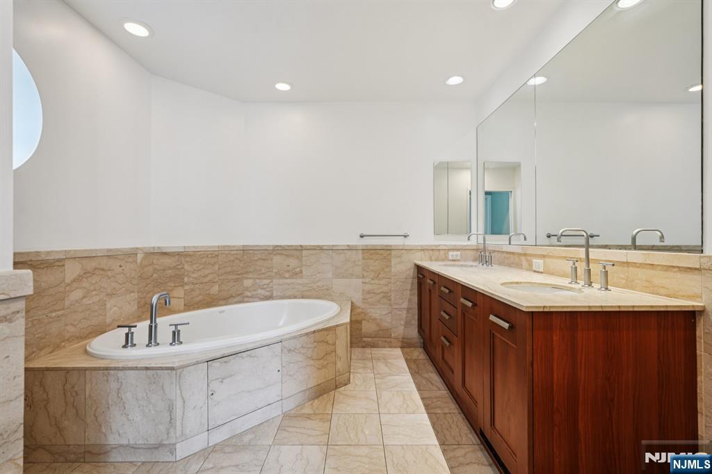 8100 River Road UNIT 210, North Bergen, NJ, 07047