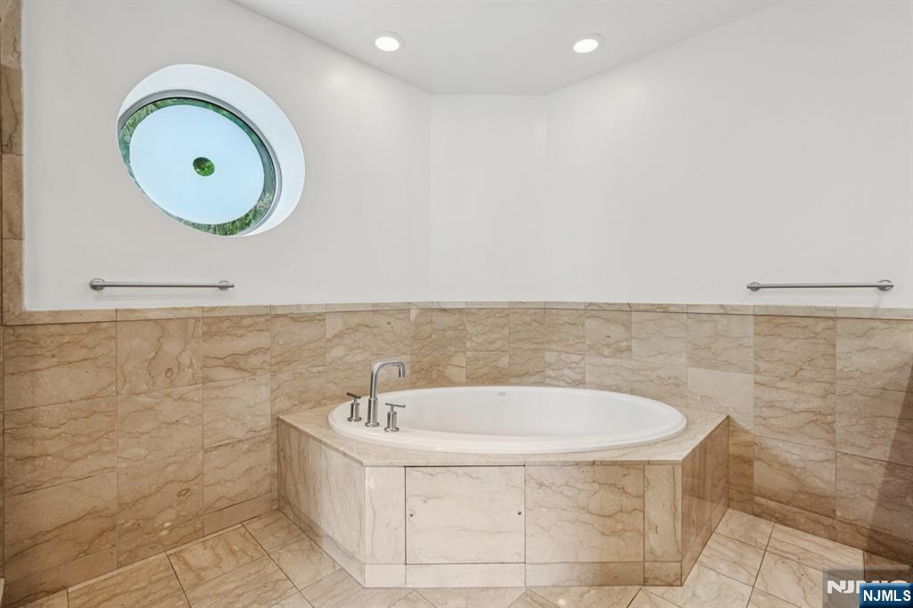 8100 River Road UNIT 210, North Bergen, NJ, 07047