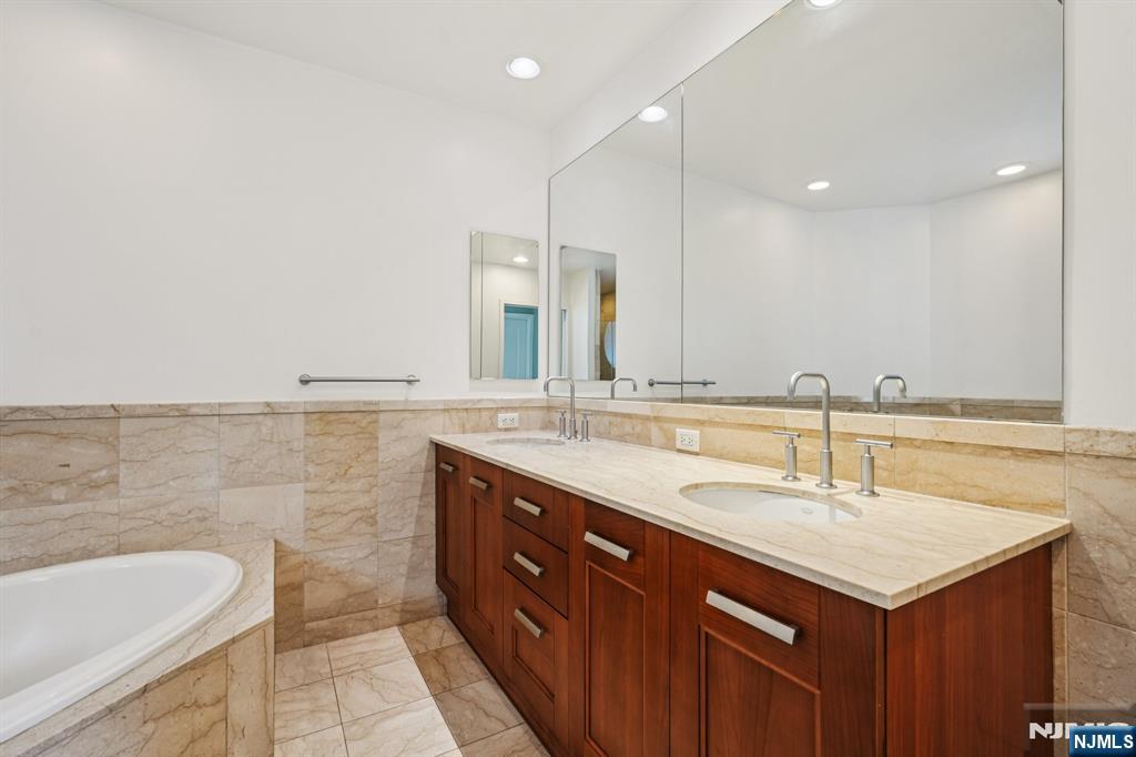 8100 River Road UNIT 210, North Bergen, NJ, 07047