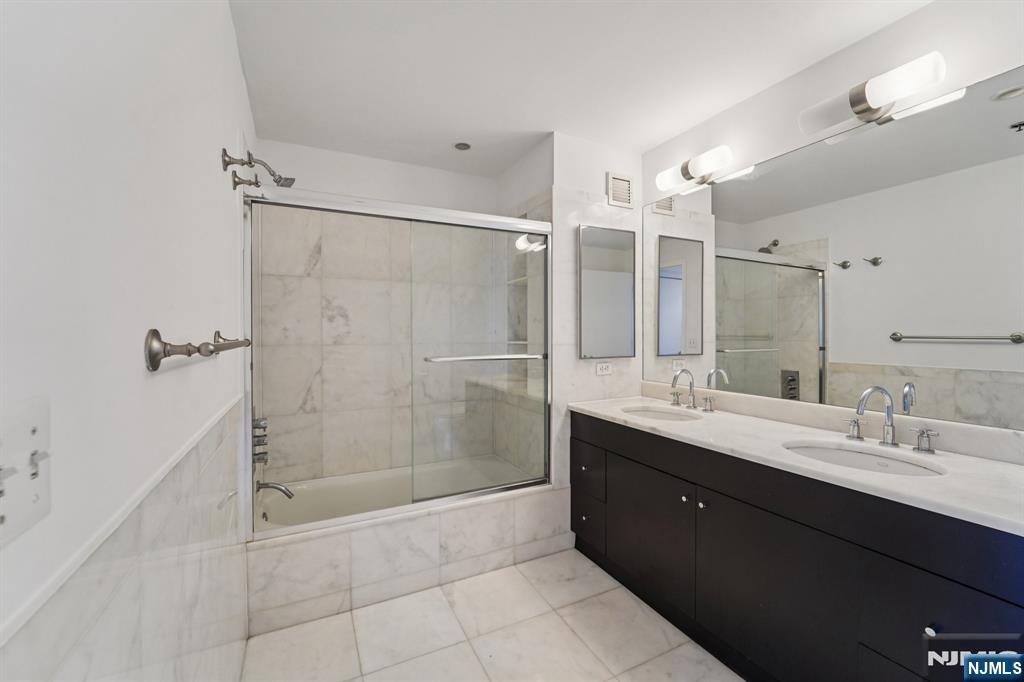 3118 City Place, Edgewater, NJ, 07020