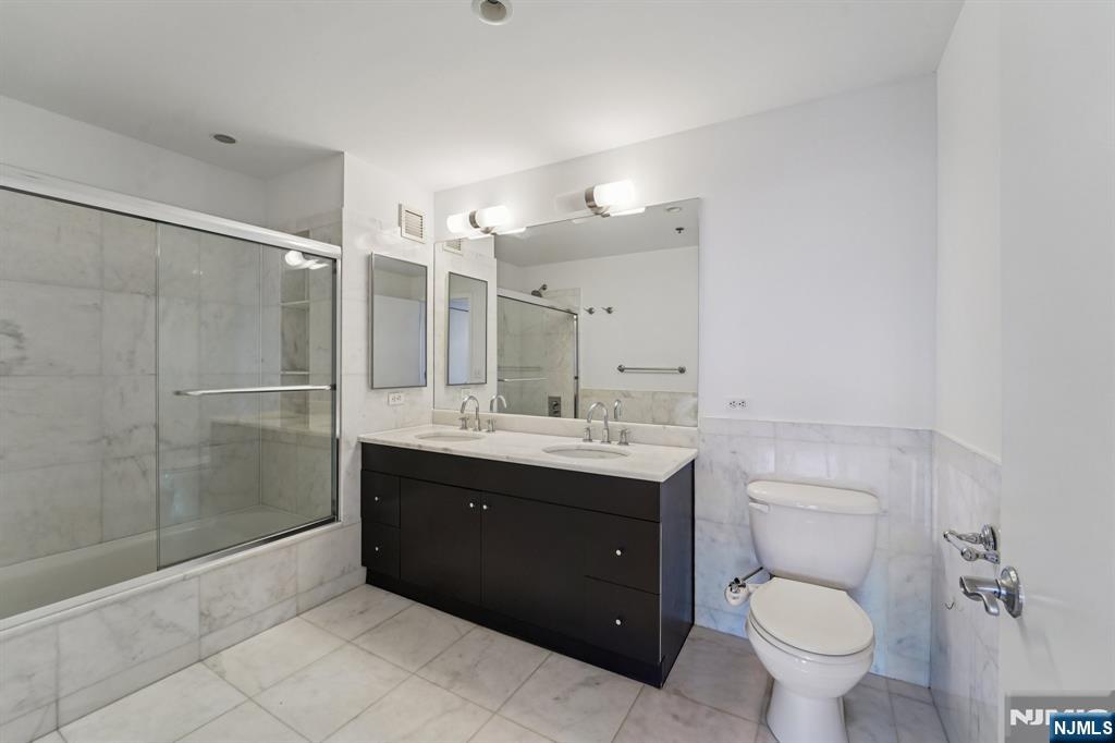 3118 City Place, Edgewater, NJ, 07020