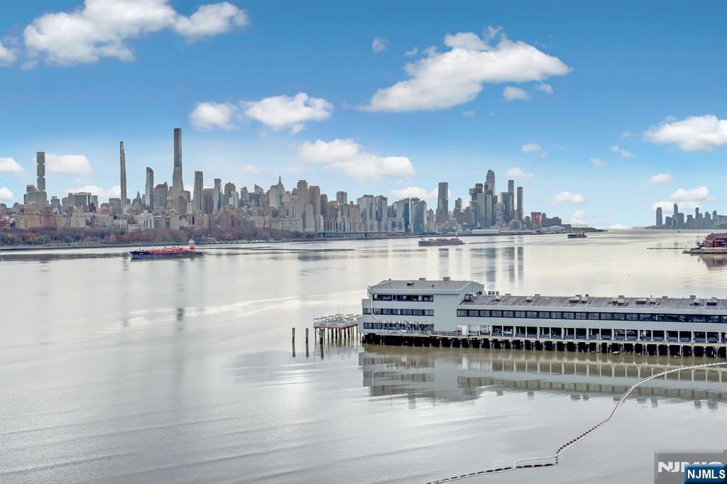 3118 City Place, Edgewater, NJ, 07020