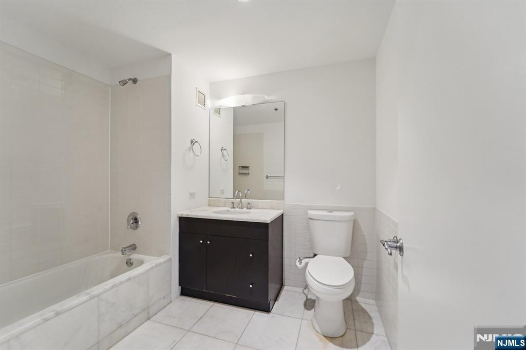 3118 City Place, Edgewater, NJ, 07020