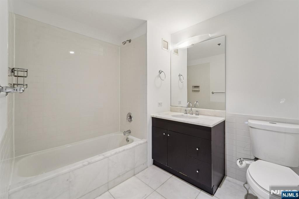 3118 City Place, Edgewater, NJ, 07020