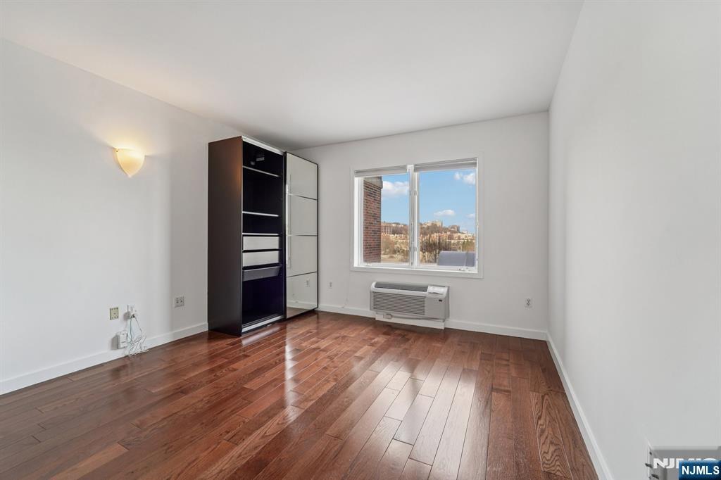 3118 City Place, Edgewater, NJ, 07020