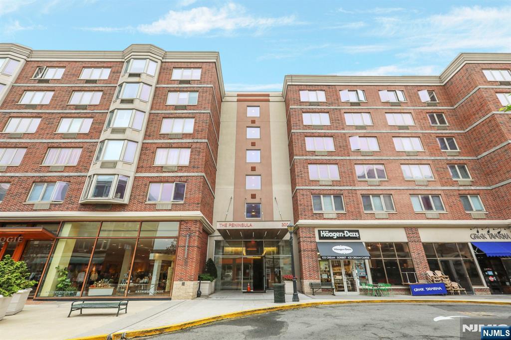 3118 City Place, Edgewater, NJ, 07020